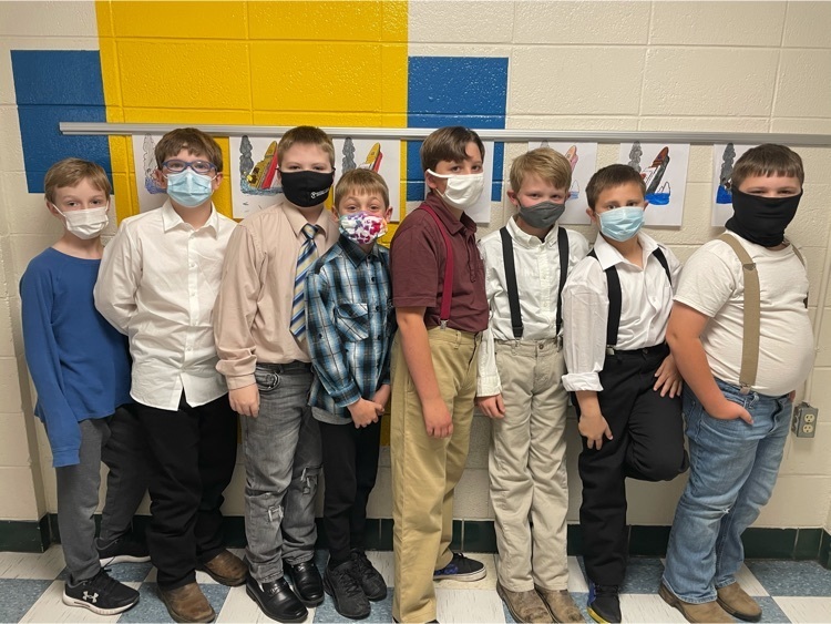 4th graders dressed as Titanic passengers and crew! 