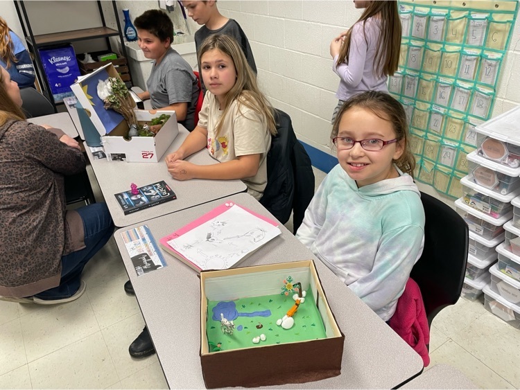 5th grade students pose with their projects